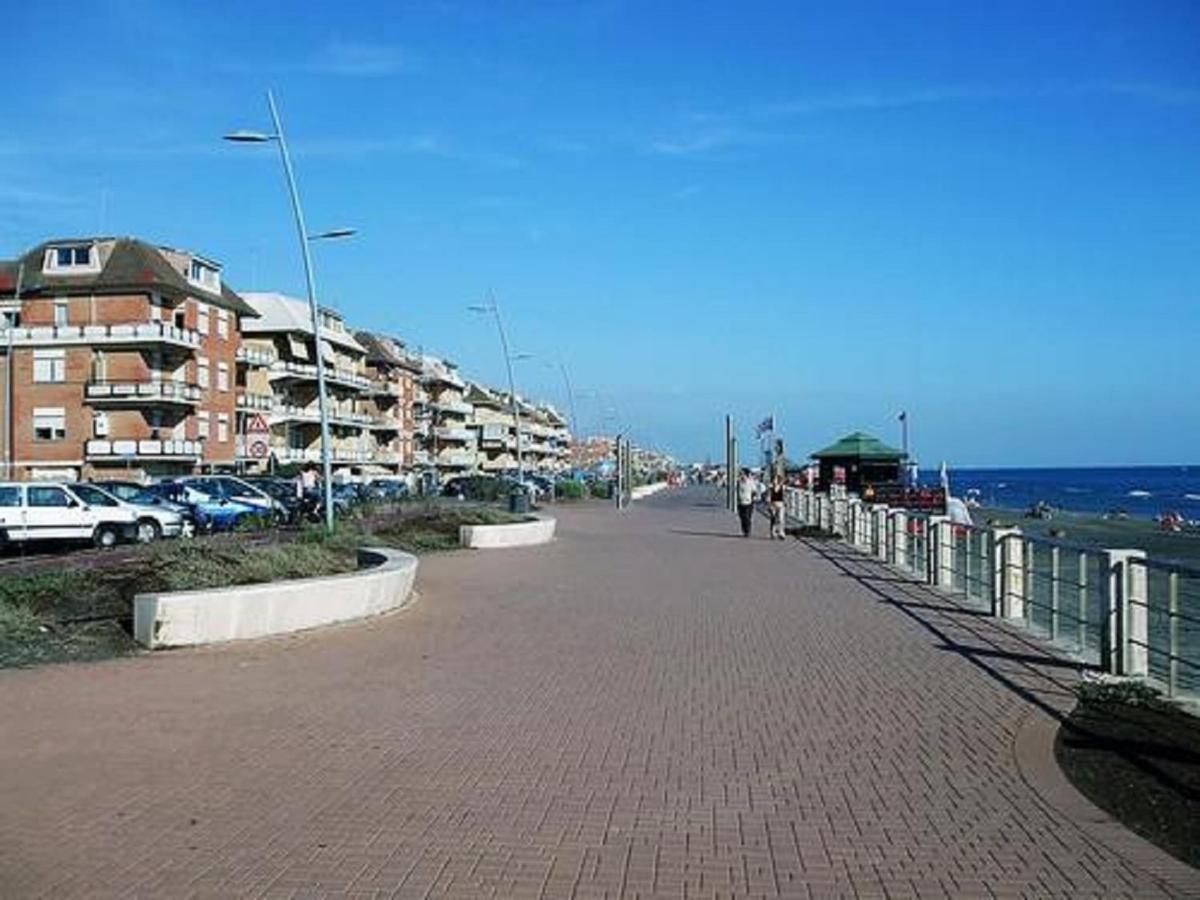 Готель Blue Marine Di Ostia Екстер'єр фото